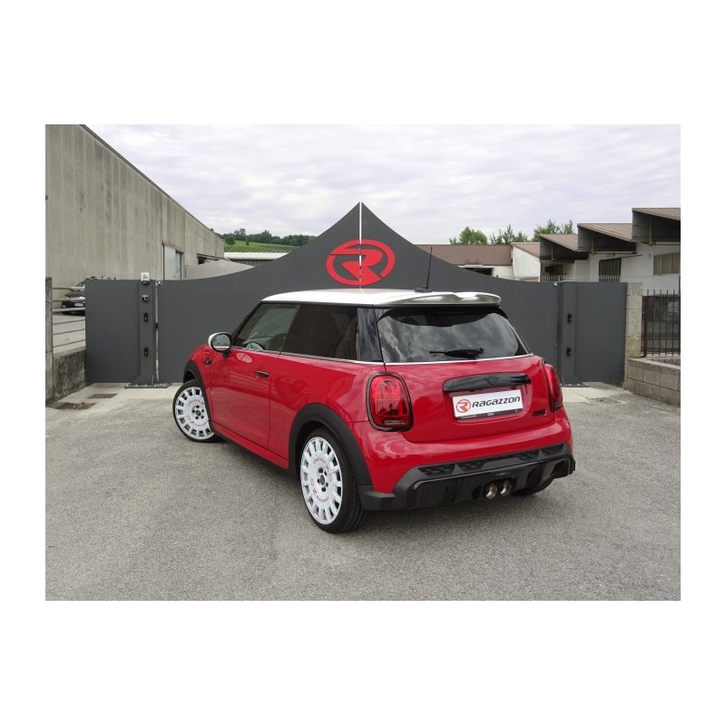 Silencieux arrière en inox avec 2 sorties rondes 102 mm
 Ligne avec diamètre majoré 70 mm