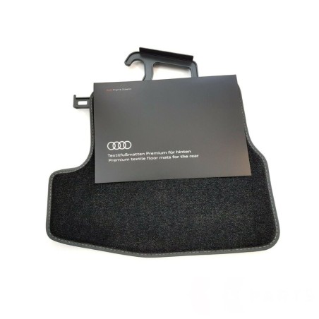 Tapis de sol arrière en textile noir premium - Pièces d'origine Audi 8W7061276CMNO Tapis de sol arrière en textile noir premium - Pièces d'origine Audi 8W7061276CMNO