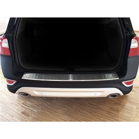 Protection de seuil arrière inox sur mesure pour Volvo XC70 2004-2007 'Ribs' Protection de seuil arrière inox sur mesure pour Volvo XC70 2004-2007 'Ribs'