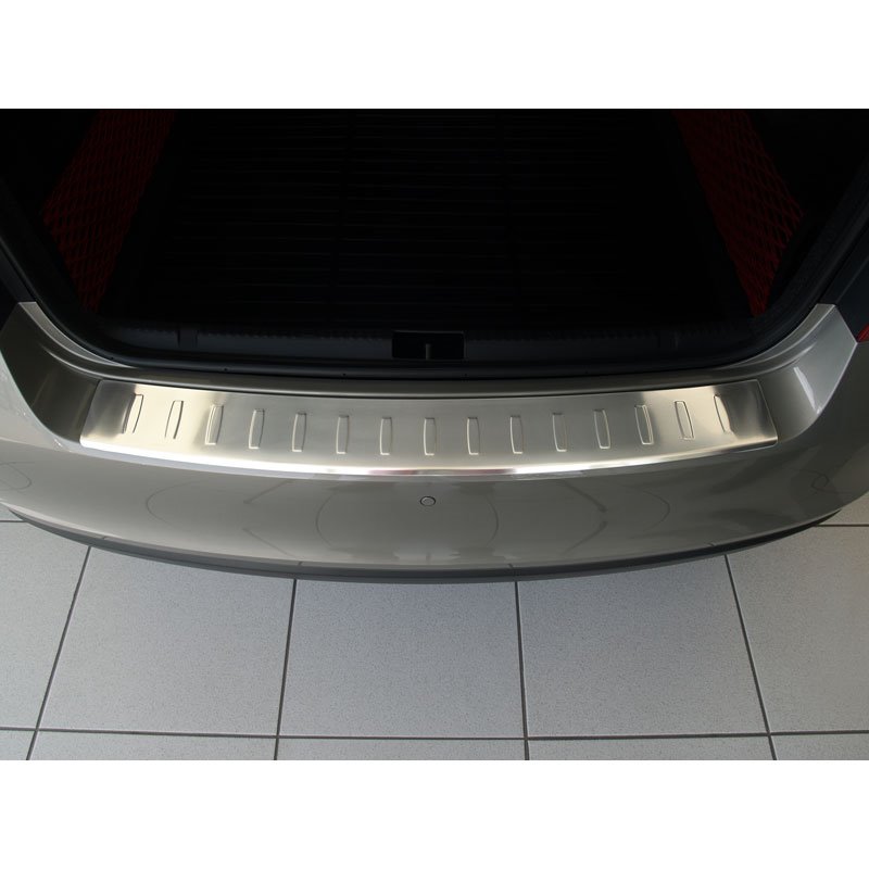 Protection de seuil arrière inox sur mesure pour Skoda Rapid 2012-2017 & FL 2017- 'Ribs'