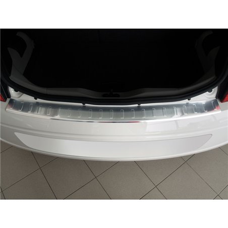 Protection de seuil arrière inox sur mesure pour Volkswagen Up! 3/5 portes 2012-2016 & FL 2016- 'Ribs' Protection de seuil arrière inox sur mesure pour Volkswagen Up! 3/5 portes 2012-2016 & FL 2016- 'Ribs'