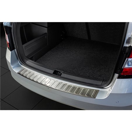 Protection de seuil arrière inox sur mesure pour Skoda Fabia III Combi 2015-2018 'Ribs' Protection de seuil arrière inox sur mesure pour Skoda Fabia III Combi 2015-2018 'Ribs'