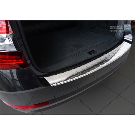Protection de seuil arrière inox sur mesure pour Skoda Octavia III Kombi Facelift 2017-2020 'Ribs' Protection de seuil arrière inox sur mesure pour Skoda Octavia III Kombi Facelift 2017-2020 'Ribs'
