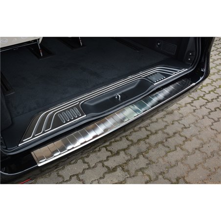 Protection de seuil arrière inox sur mesure pour Mercedes Vito & Classe-V 2014-2019 & Facelift 2019- 'Ribs' Protection de seuil arrière inox sur mesure pour Mercedes Vito & Classe-V 2014-2019 & Facelift 2019- 'Ribs'