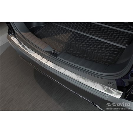 Protection de seuil arrière inox sur mesure pour Toyota Corolla Cross 2022- 'Ribs' Protection de seuil arrière inox sur mesure pour Toyota Corolla Cross 2022- 'Ribs'