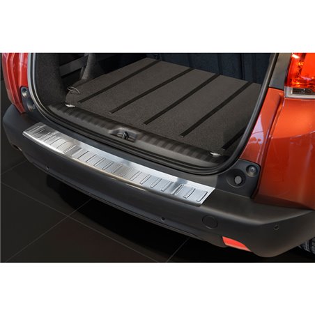 Protection de seuil arrière inox sur mesure pour Peugeot 2008 2013-2019 'Ribs' Protection de seuil arrière inox sur mesure pour Peugeot 2008 2013-2019 'Ribs'