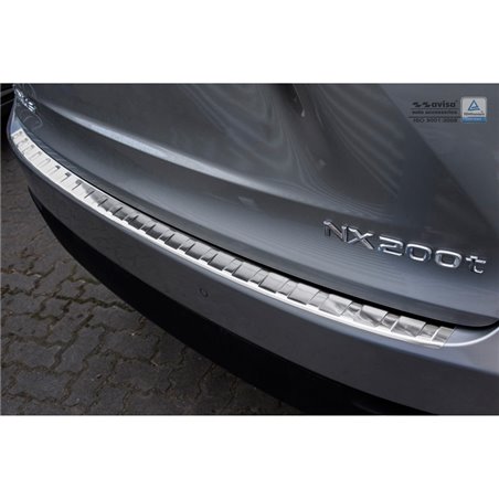 Protection de seuil arrière inox sur mesure pour Lexus NX 2014-2017 & Facelift 2017-2021 'Ribs' Protection de seuil arrière inox sur mesure pour Lexus NX 2014-2017 & Facelift 2017-2021 'Ribs'