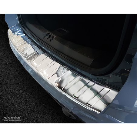 Protection de seuil arrière inox Chrome sur mesure pour Ford Kuga II 2013-2019 'Ribs' Protection de seuil arrière inox Chrome sur mesure pour Ford Kuga II 2013-2019 'Ribs'