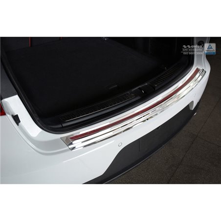 Protection de seuil arrière inox 'Deluxe' sur mesure pour Porsche Macan 2014- Chromé/Carboné noir-rouge Protection de seuil arrière inox 'Deluxe' sur mesure pour Porsche Macan 2014- Chromé/Carboné noir-rouge