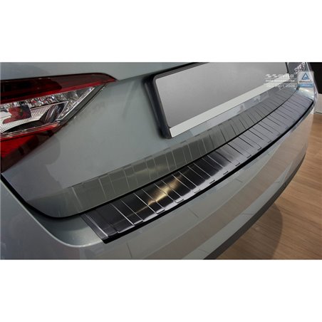 Protection de seuil arrière inox noir sur mesure pour Skoda Superb 3V Liftback 2015- 'Ribs' Protection de seuil arrière inox noir sur mesure pour Skoda Superb 3V Liftback 2015- 'Ribs'