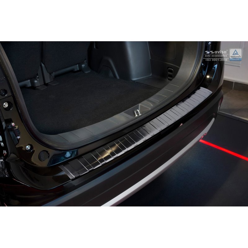 Protection de seuil arrière inox noir sur mesure pour Mitsubishi Outlander III 2015- 'Ribs'