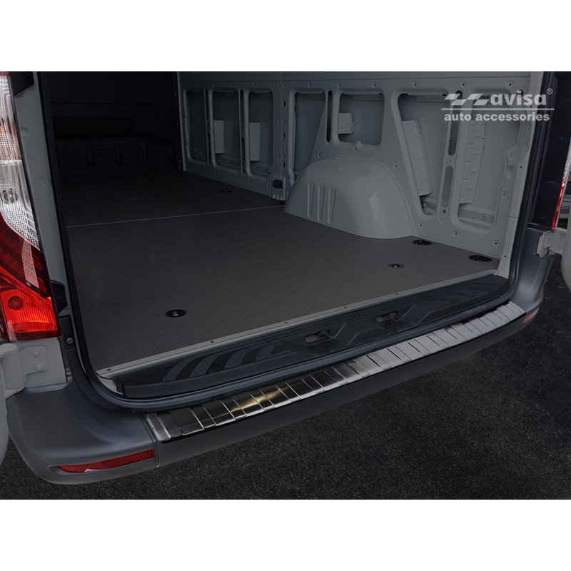 Protection de seuil arrière inox noir sur mesure pour Mercedes Sprinter III 2018- 'Ribs'