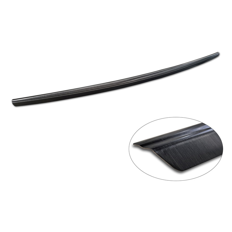 Protection de seuil arrière inox noir sur mesure pour Toyota Prius V (XW60) 2023-