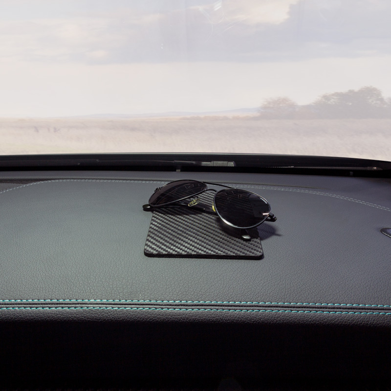 Tapis antidérapant universel 100x150mm - Look Carbone