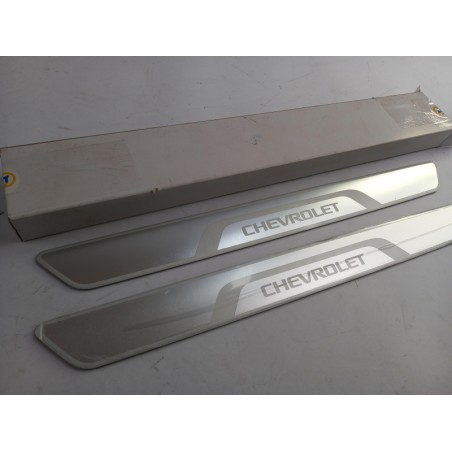 Ensemble De Garniture Pour Seuil | CHEVROLET | 95954000 | | Pièce d'origine oem Ensemble De Garniture Pour Seuil | CHEVROLET | 95954000 | | Pièce d'origine oem