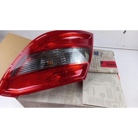 Feu Arrière MERCEDES-BENZ A2049068602 2049068602 Pièce d'origine oem Feu Arrière MERCEDES-BENZ A2049068602 2049068602 Pièce d'origine oem