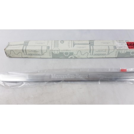 Garniture Pour Seuil MERCEDES-BENZ A2056801335 2056801335 Pièce d'origine oem Garniture Pour Seuil MERCEDES-BENZ A2056801335 2056801335 Pièce d'origine oem