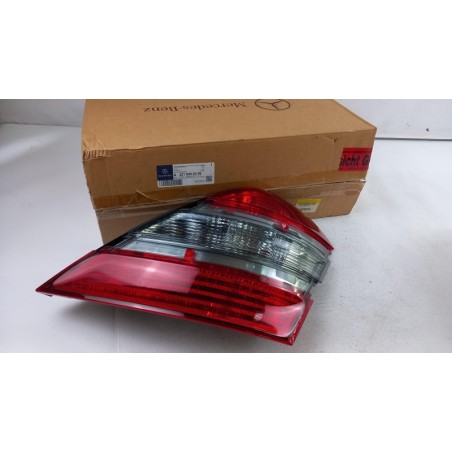 Feu Arrière MERCEDES-BENZ A2218200266 2218200266 Pièce d'origine oem Feu Arrière MERCEDES-BENZ A2218200266 2218200266 Pièce d'origine oem