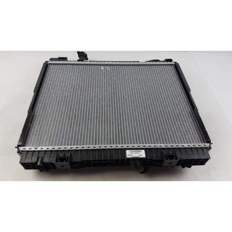 Radiateur De Refroidissement Du Moteur NISSAN 21400MD41A Pièce d'origine oem Radiateur De Refroidissement Du Moteur NISSAN 21400MD41A Pièce d'origine oem