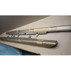 Couvercle Pour Seuil De Porte NISSAN G68E04CB00  Pièce d'origine oem