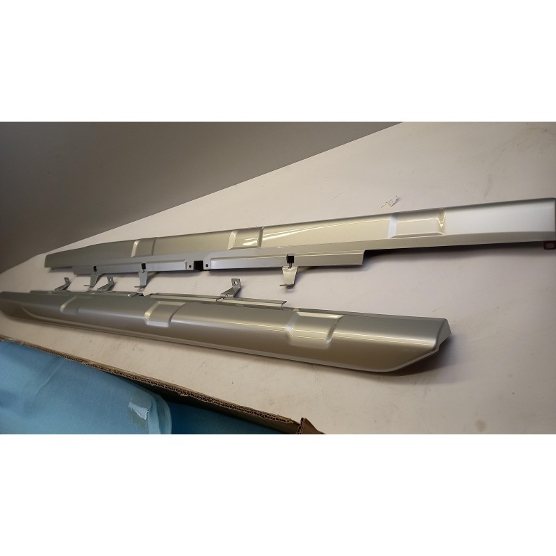 Couvercle Pour Seuil De Porte NISSAN G68E04CB00  Pièce d'origine oem