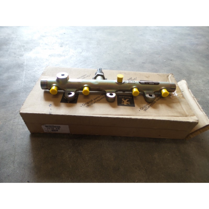 Tube De Distributeur De Carburant PEUGEOT/CITROEN 1570K0  Pièce d'origine oem