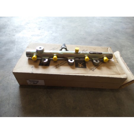 Tube De Distributeur De Carburant PEUGEOT/CITROEN 1570K0 Pièce d'origine oem Tube De Distributeur De Carburant PEUGEOT/CITROEN 1570K0 Pièce d'origine oem