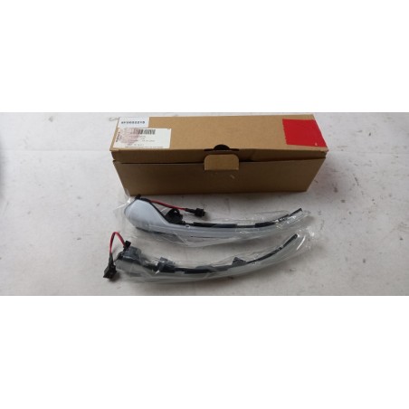Feu Clignotant VAG 5F0052215 Pièce d'origine oem Feu Clignotant VAG 5F0052215 Pièce d'origine oem