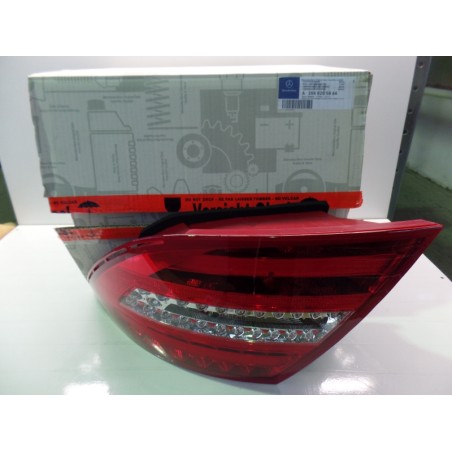 Feu Arrière MERCEDES-BENZ A2048205864 2048205864 Pièce d'origine oem Feu Arrière MERCEDES-BENZ A2048205864 2048205864 Pièce d'origine oem