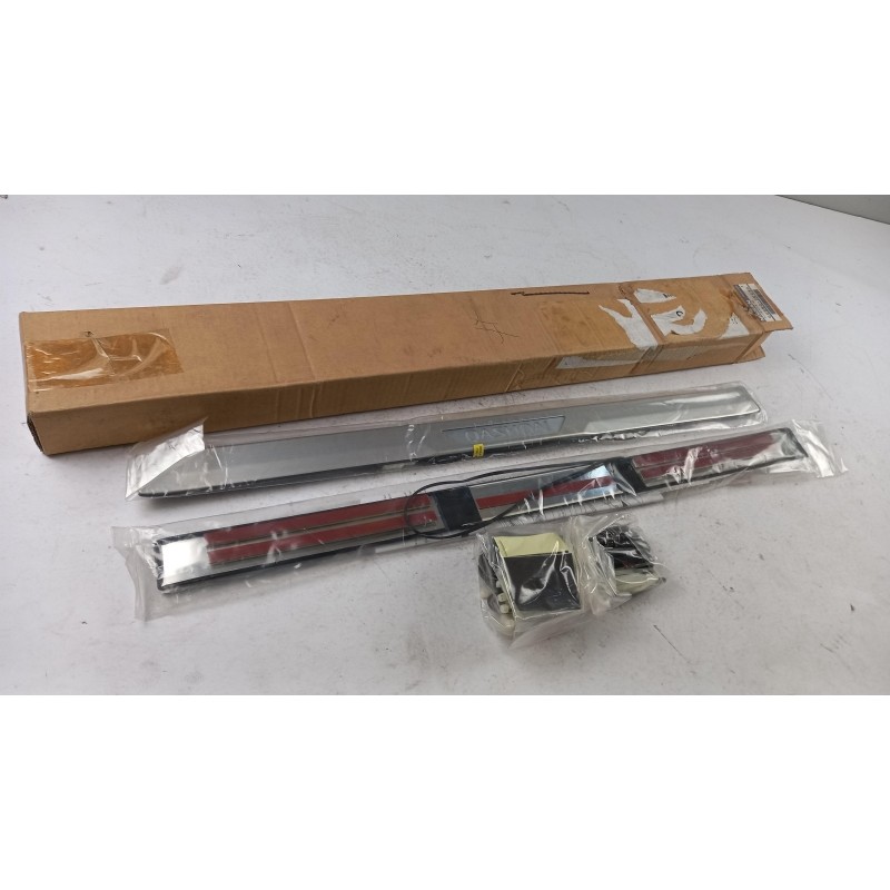 Ensemble De Garniture Pour Seuil NISSAN G6950JD030  Pièce d'origine oem
