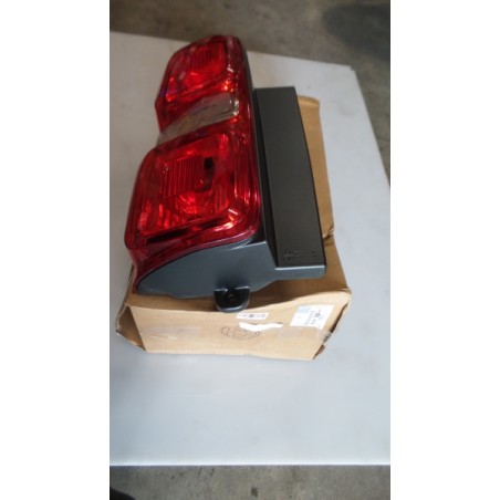 Feu Arrière PEUGEOT/CITROEN 9808243180 Pièce d'origine oem Feu Arrière PEUGEOT/CITROEN 9808243180 Pièce d'origine oem