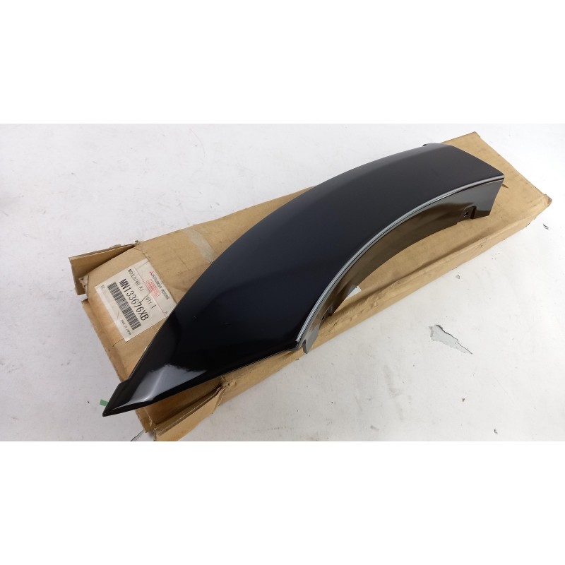 Élargisseurs D''Aile MITSUBISHI MN133676XB  Pièce d'origine oem