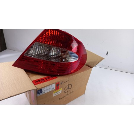 Feu Arrière MERCEDES-BENZ A2098201464 2098201464 Pièce d'origine oem Feu Arrière MERCEDES-BENZ A2098201464 2098201464 Pièce d'origine oem
