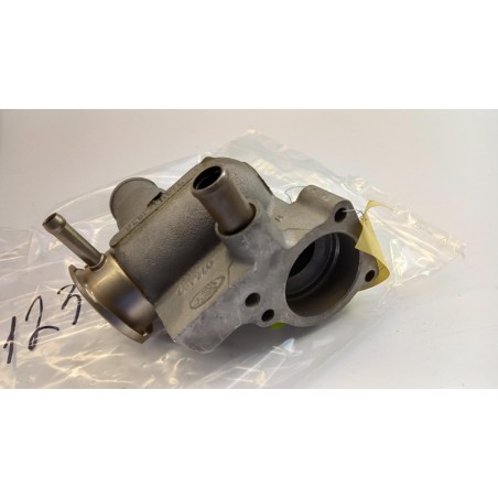Bride De Liquide De Refroidissement FORD 6123498 82SF8K572BA Pièce d'origine oem Bride De Liquide De Refroidissement FORD 6123498 82SF8K572BA Pièce d'origine oem