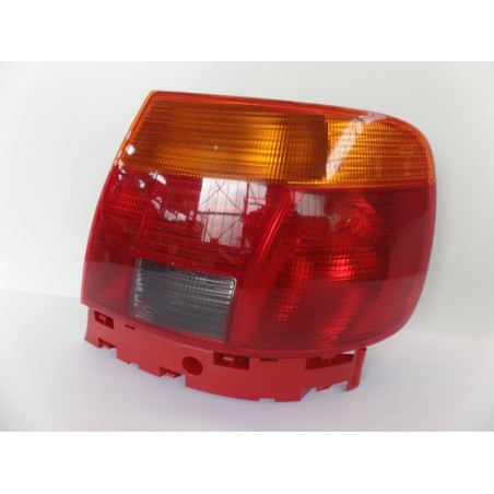Feu Arrière VAG 8D0945112A Pièce d'origine oem Feu Arrière VAG 8D0945112A Pièce d'origine oem