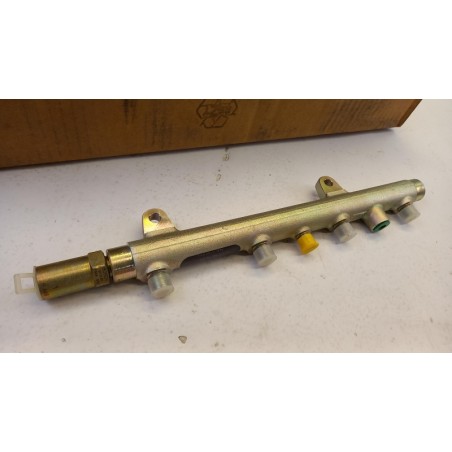 Tube De Distributeur De Carburant RENAULT 7700114017 Pièce d'origine oem Tube De Distributeur De Carburant RENAULT 7700114017 Pièce d'origine oem