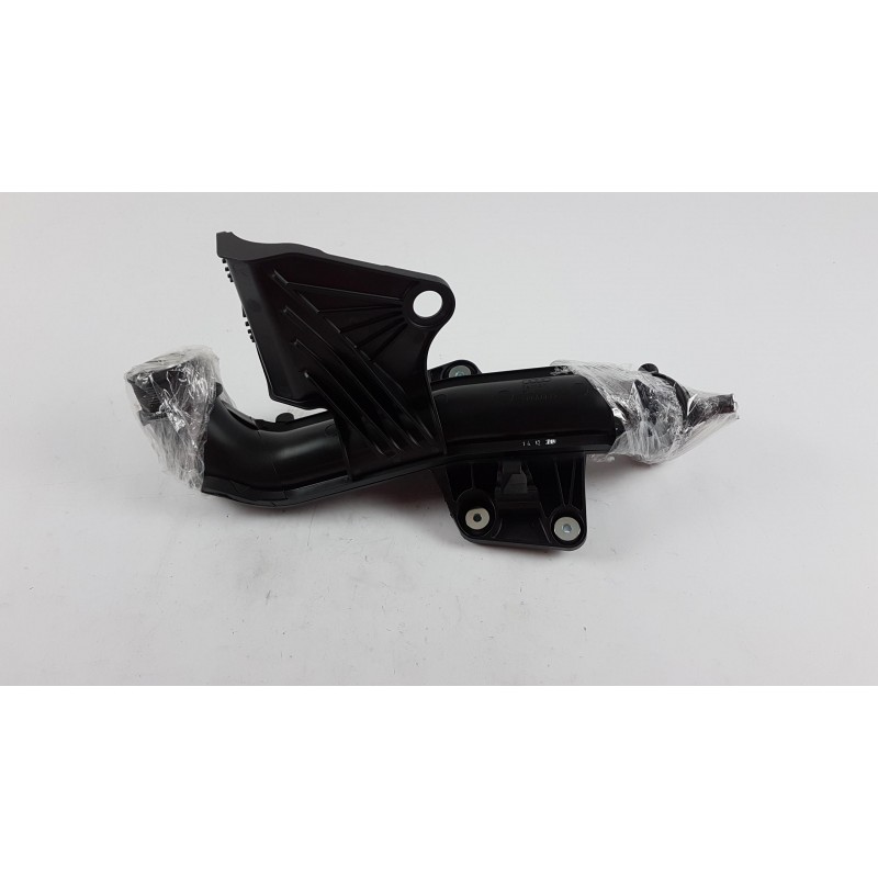 Tuyau VAG 8K0145673AJ  Pièce d'origine oem