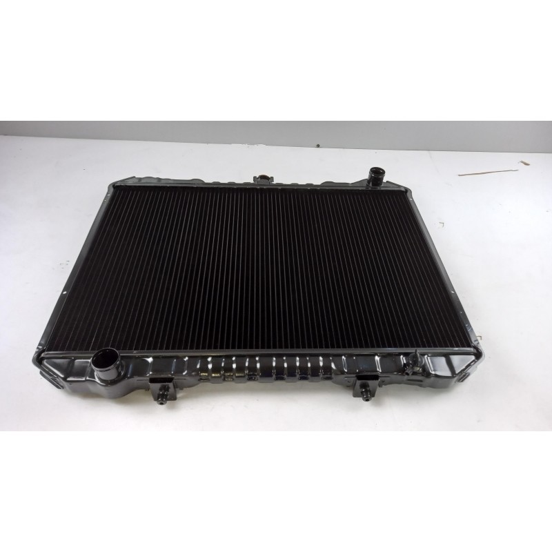 Radiateur De Refroidissement Du Moteur NISSAN 2141063G00  Pièce d'origine oem