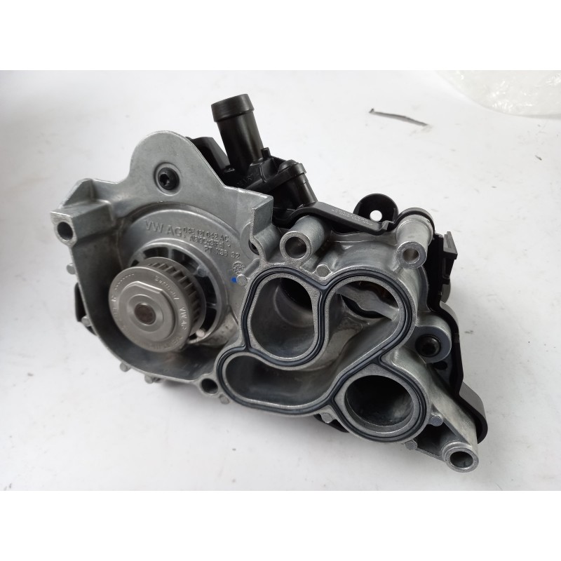 Boîtier De Thermostat VAG 04E121600CR  Pièce d'origine oem