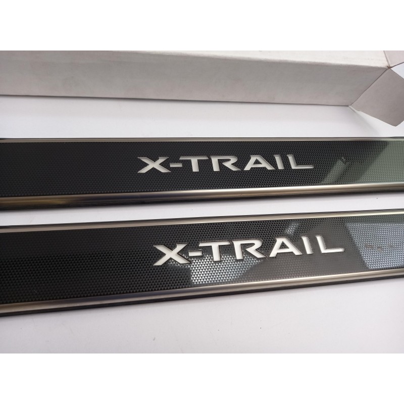 Ensemble De Garniture Pour Seuil NISSAN KE9676F541  Pièce d'origine oem