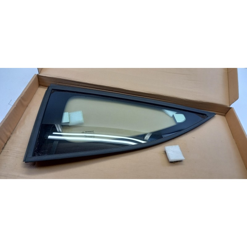 Fenêtre Latérale RENAULT 833070001R  Pièce d'origine oem