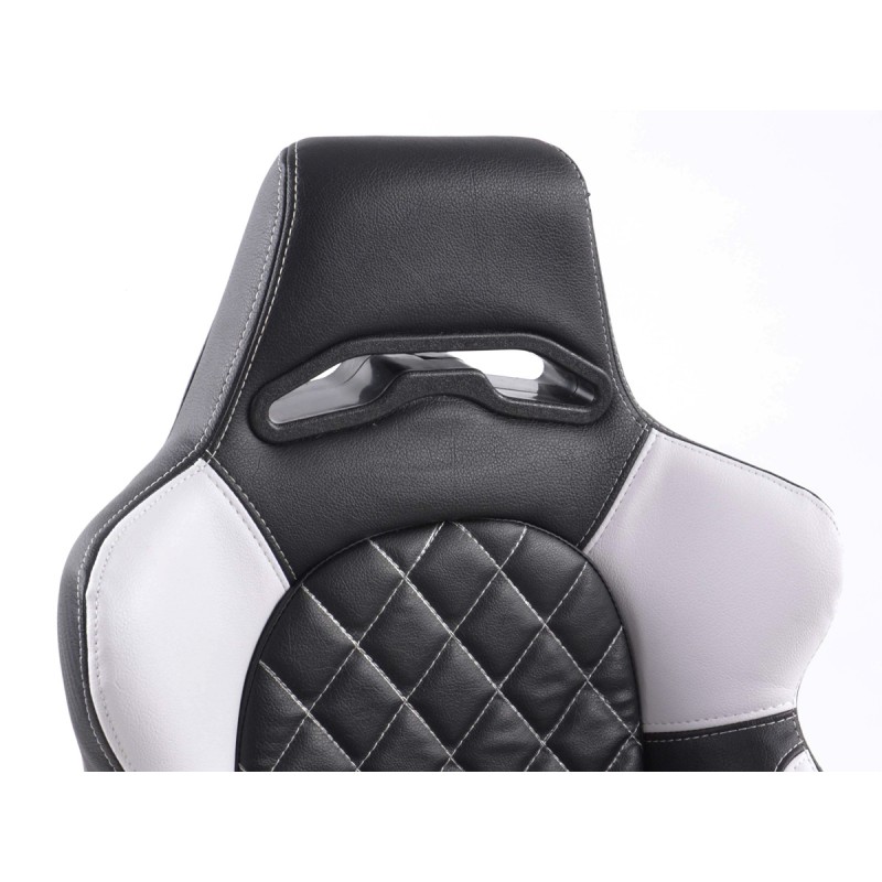 Les sièges demi-coque de voiture FK Sport Sièges confèrent à Las Vegas un look sport automobile avec matelassage