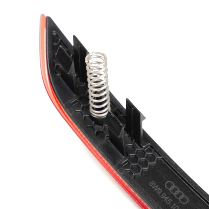 Réflecteur de pare-chocs arrière avant gauche coté conducteur - Pièces d'origine Audi 8W9945105A