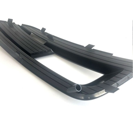 Grille de phare antibrouillard gauche pour pare-chocs coté conducteur - Pièces d'origine Audi 8K0807681K01C Grille de phare antibrouillard gauche pour pare-chocs coté conducteur - Pièces d'origine Audi 8K0807681K01C
