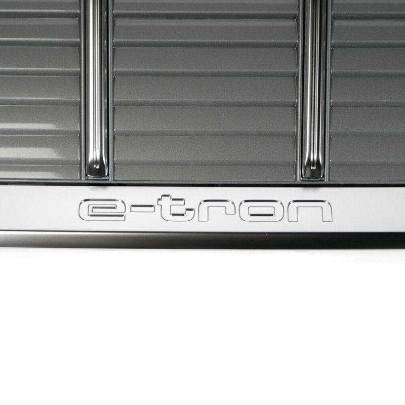 Calandre de radiateur centrale de pare-chocs avant en gris platine - Pièces d'origine Audi 4KE8536513DA