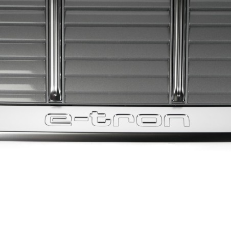Calandre de radiateur centrale de pare-chocs avant en gris platine - Pièces d'origine Audi 4KE8536513DA Calandre de radiateur centrale de pare-chocs avant en gris platine - Pièces d'origine Audi 4KE8536513DA