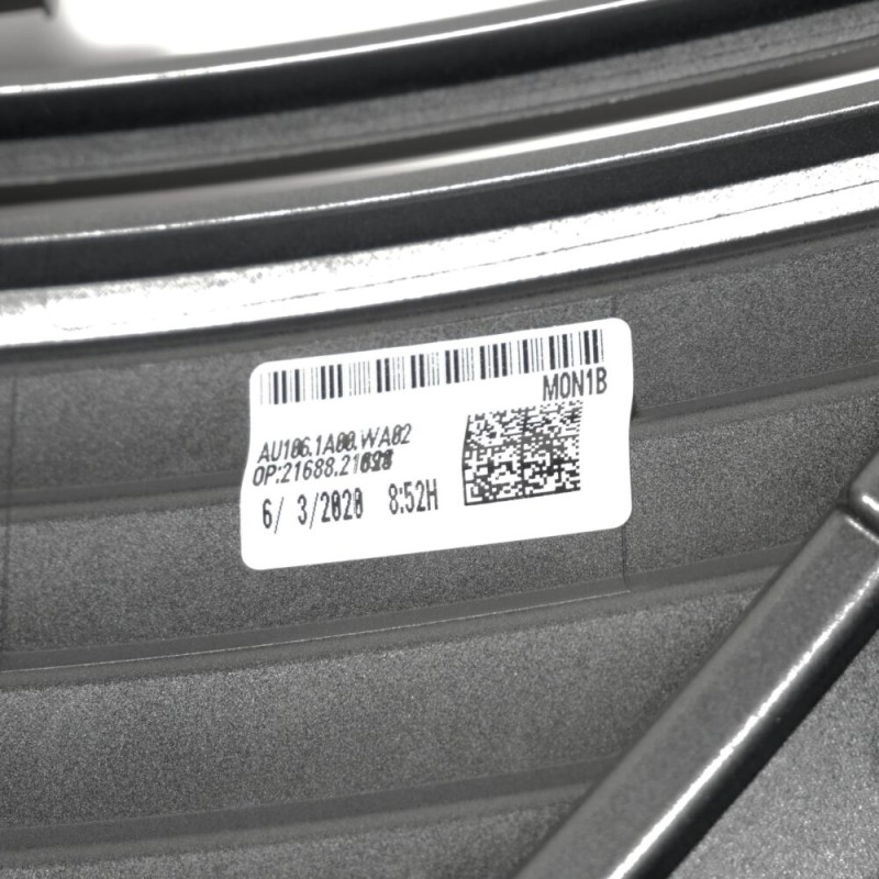 Calandre de radiateur centrale de pare-chocs avant en gris platine - Pièces d'origine Audi 4KE8536513DA