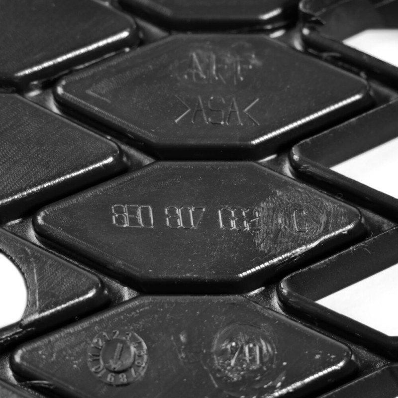 Grille inférieure de pare-chocs avant avec trou pour feu de brouillard côté droit coté passager - Pièces d'origine Audi 8E080768