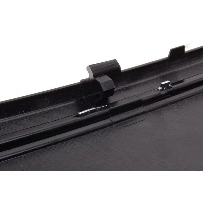 Suppression de la plaque d'immatriculation du pare-chocs avant en noir brillant - Pièces d'origine Audi 4E0807285AMT94.