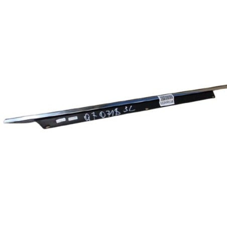 Moulure chromée avec joint en caoutchouc pour la vitre arrière gauche - Pièces d'origine Audi 4L0853763E2ZZ Moulure chromée avec joint en caoutchouc pour la vitre arrière gauche - Pièces d'origine Audi 4L0853763E2ZZ
